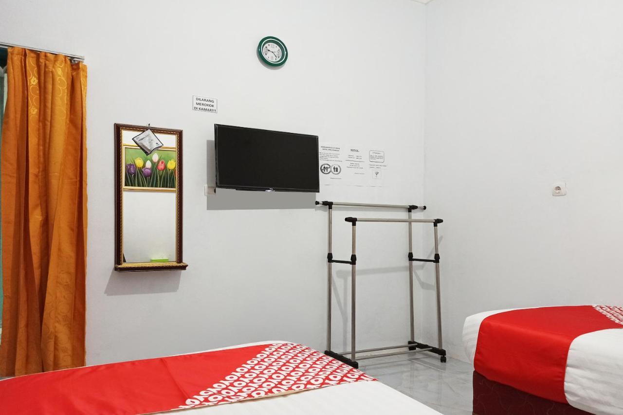 Oyo 2611 Hotel Krui Syariah エクステリア 写真